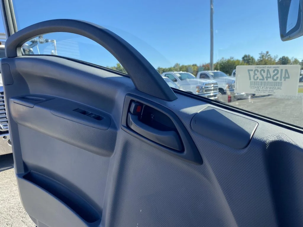 Used 2019  Isuzu Rollback image 10