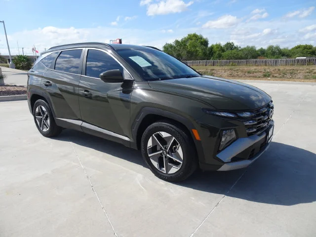 Used 2025 Green Hyundai SEL image 3