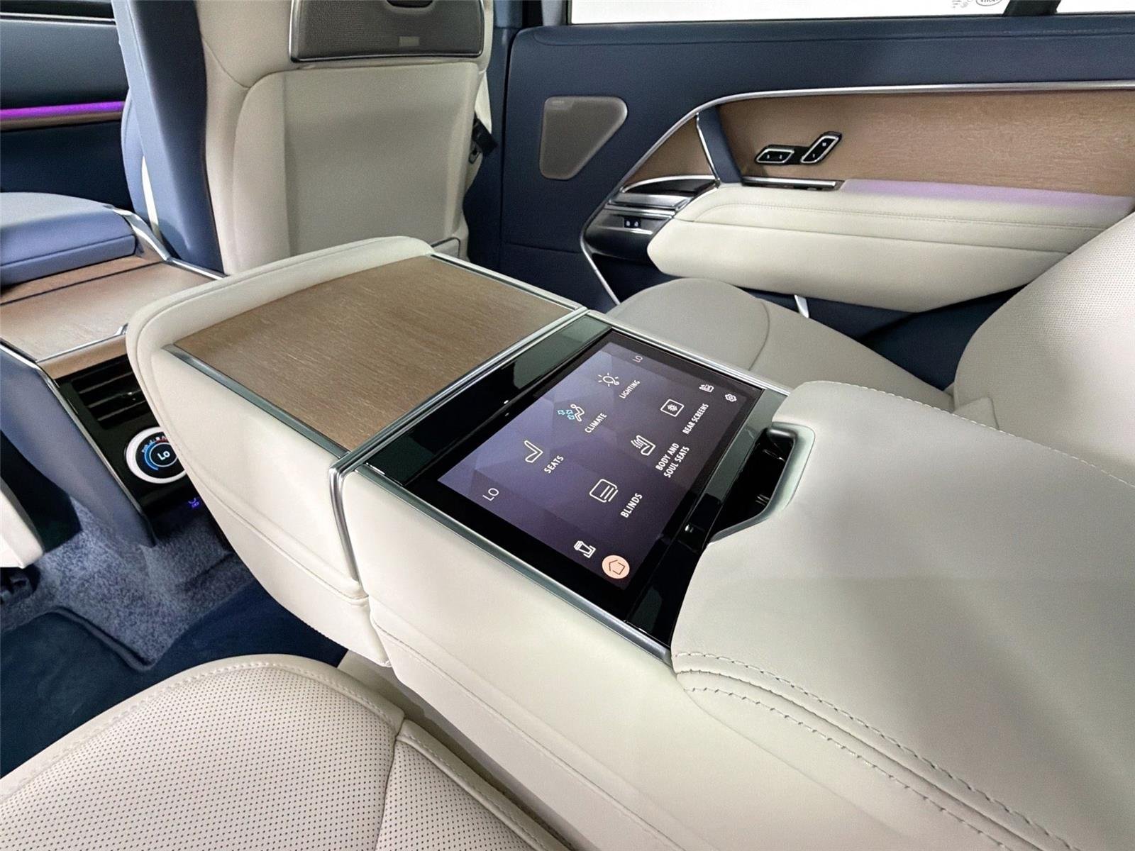 New 2026 Constellation Blue Ultra Metallic Gloss LAND ROVER SV Signature Suite image 32
