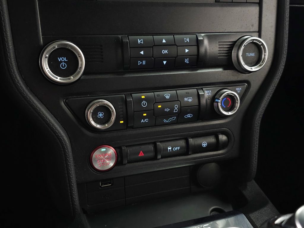 Used 2019 Oxford White Ford GT image 26