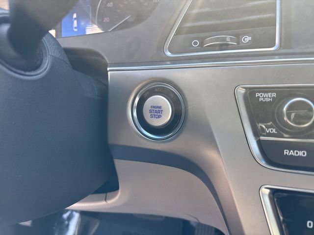 Used 2017 Lakeside Blue Hyundai Sport image 27