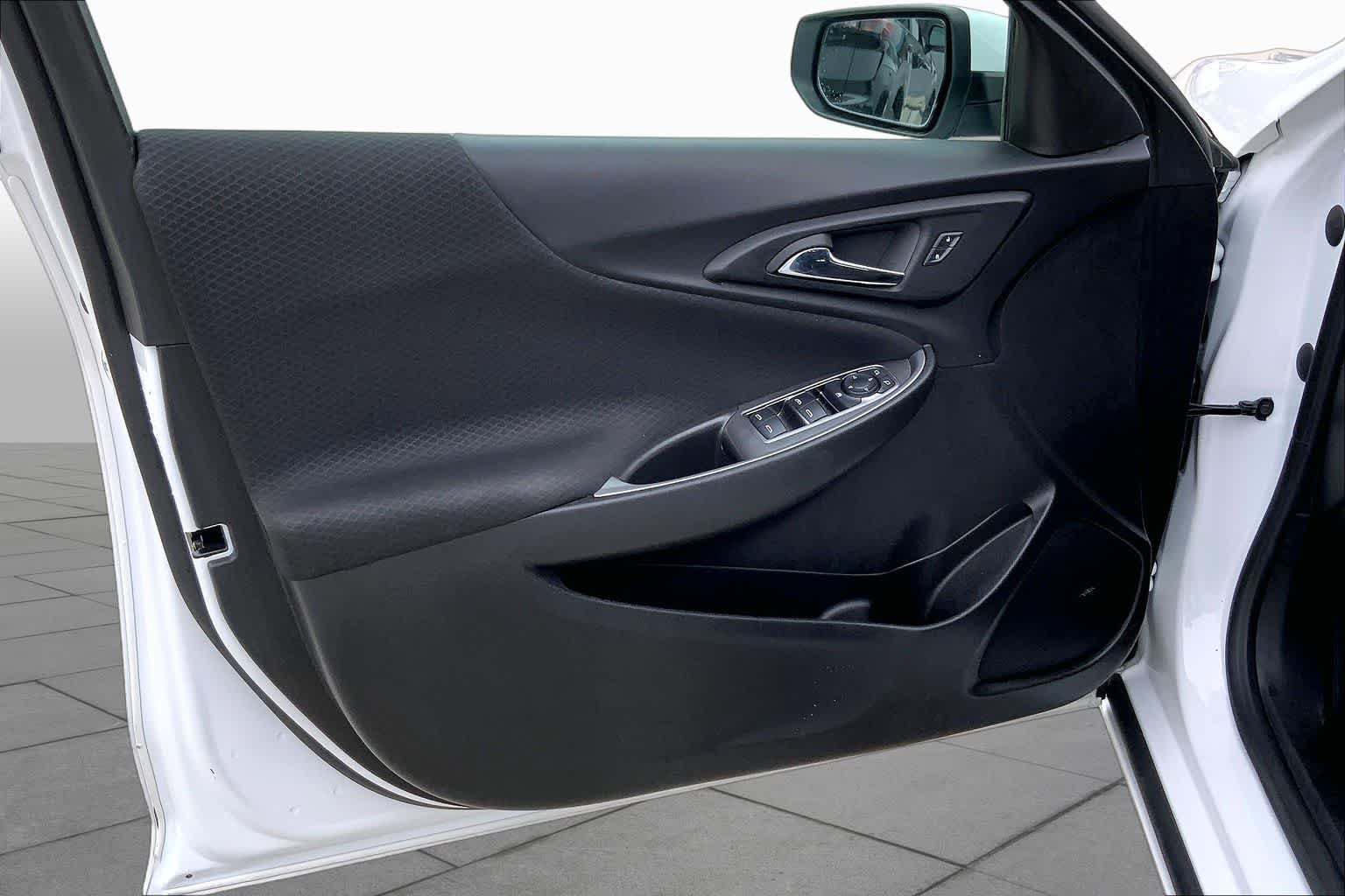 Used 2024 Summit White Chevrolet LT image 21