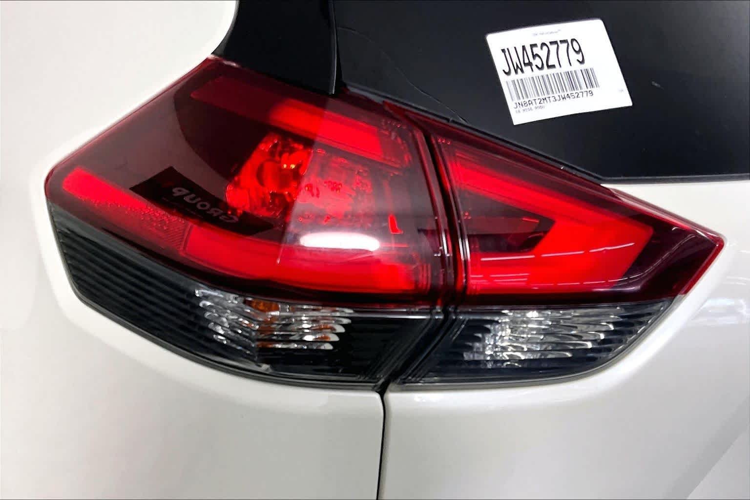 Used 2018 Pearl White Nissan SL image 27