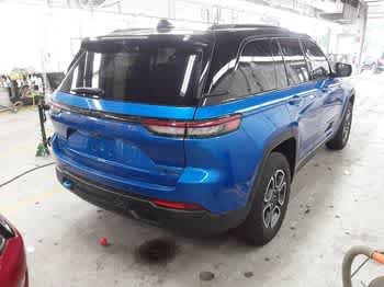 Used 2023 Hydro Blue Pearlcoat Jeep Trailhawk image 3