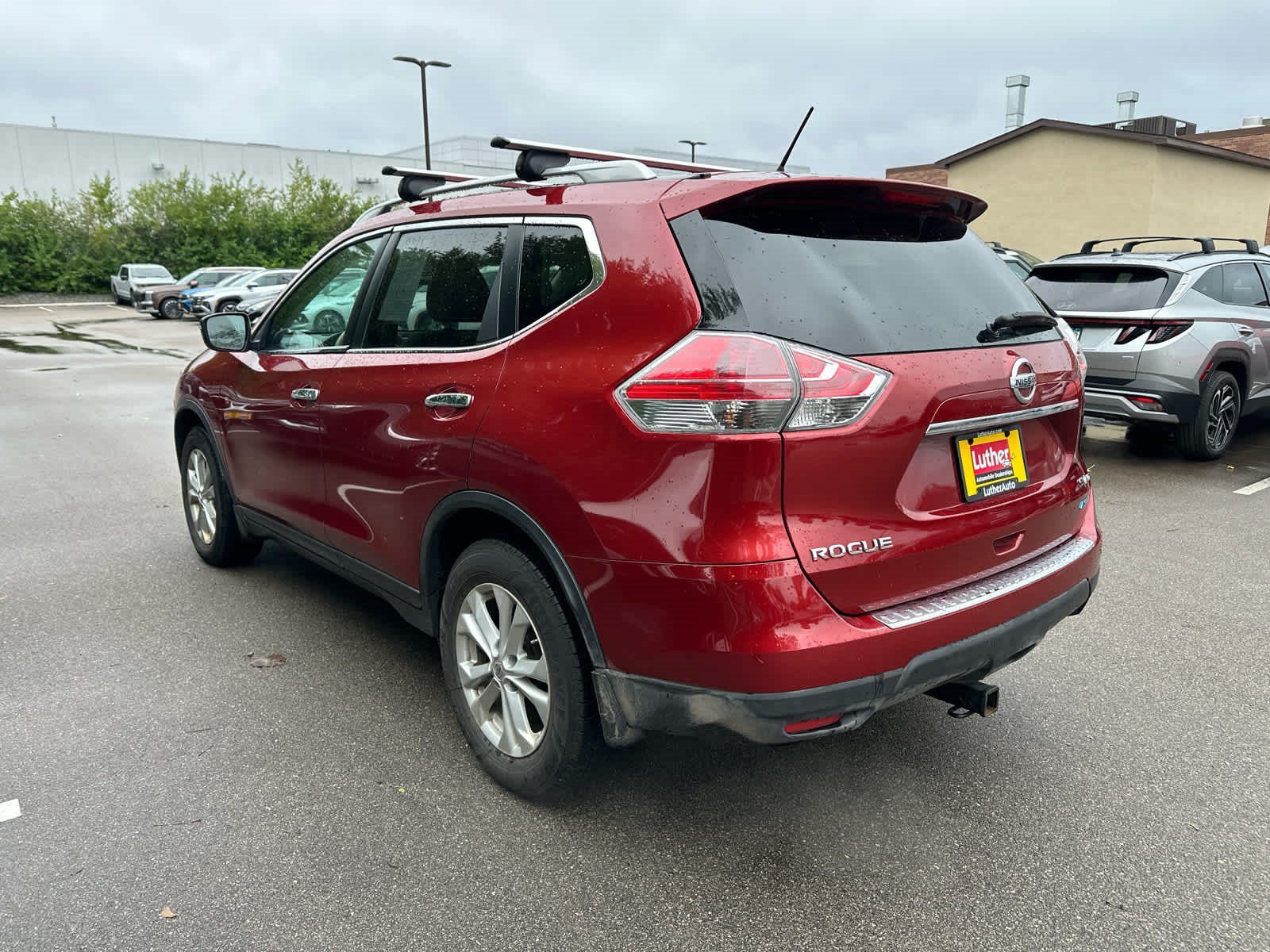 Used 2014 Cayenne Red Nissan SV image 3