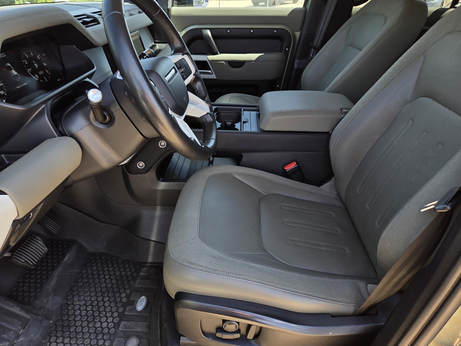 Used 2020 Pangea Green Metallic Land Rover SE image 33