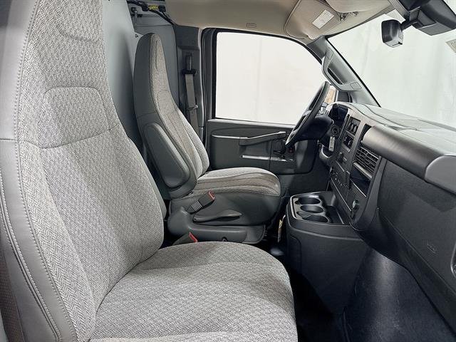 2025 GMC Savana Cargo Work Van - Photo 24