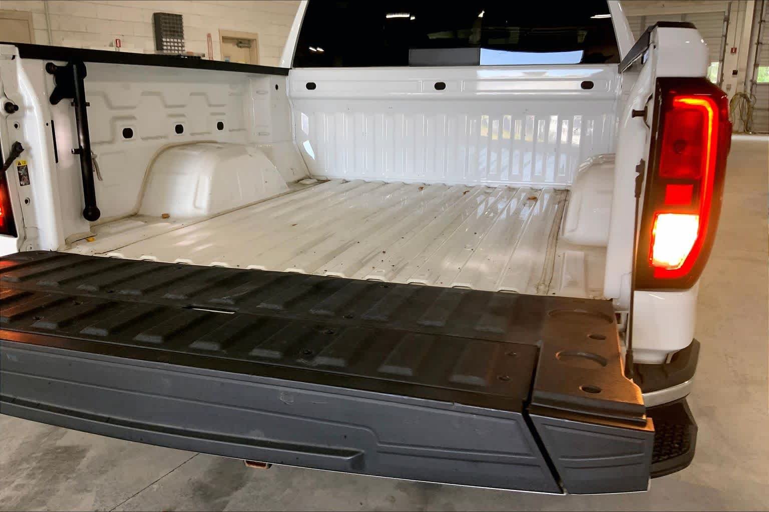 Used 2021 Summit White GMC SLE image 32