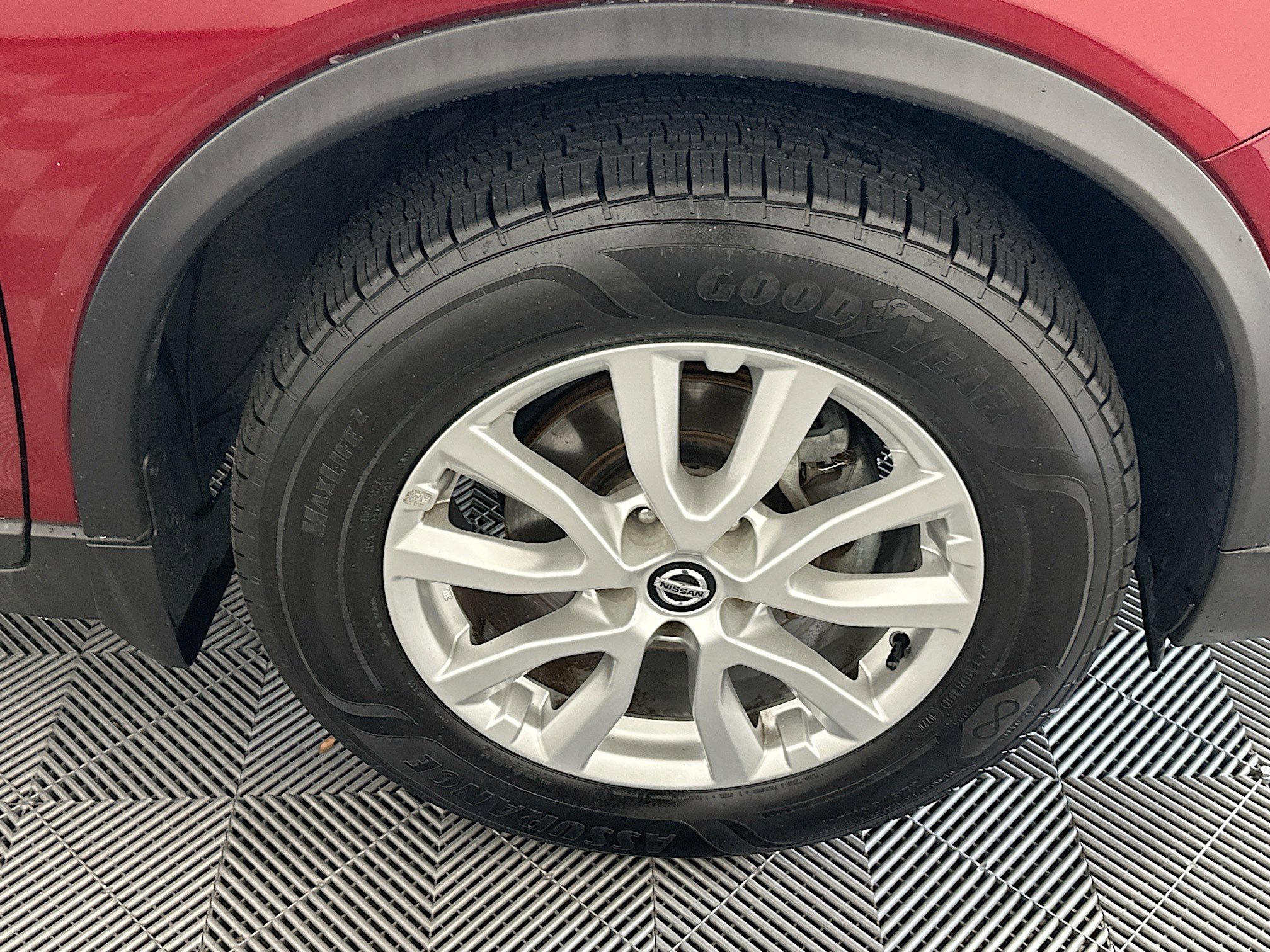 Used 2020 Scarlet Ember Tintcoat Nissan SV image 11