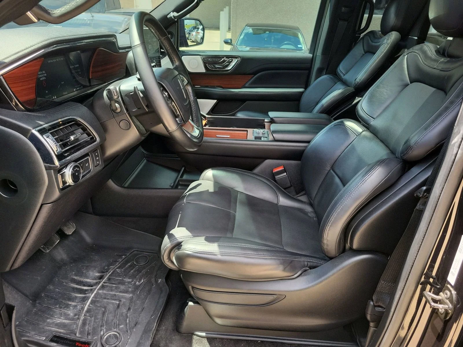 Used 2020 Black Lincoln Reserve L image 20