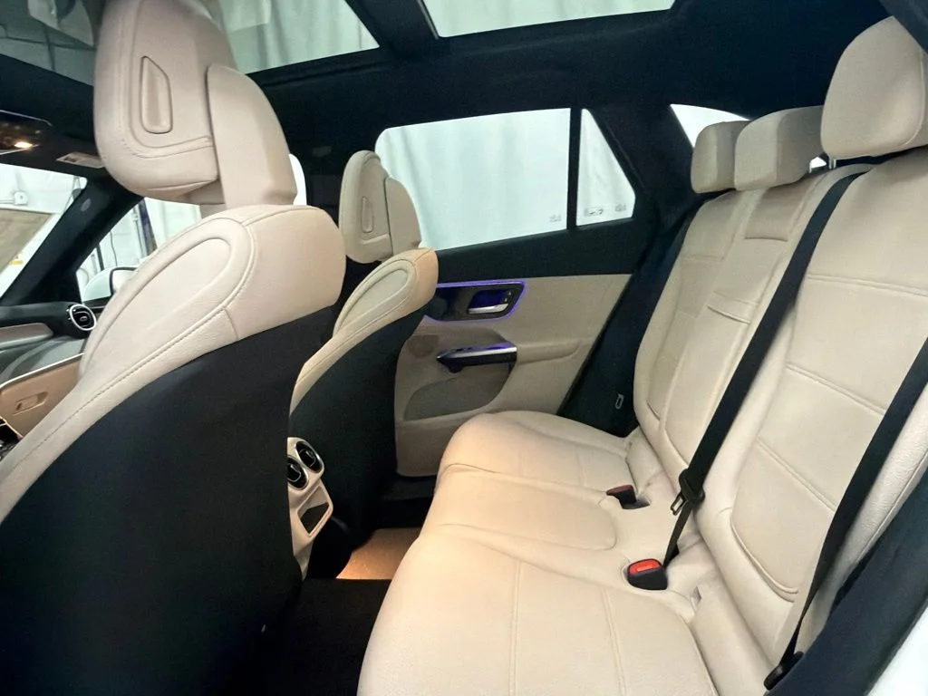 New 2027 White Mercedes-Benz GLC 300 image 19