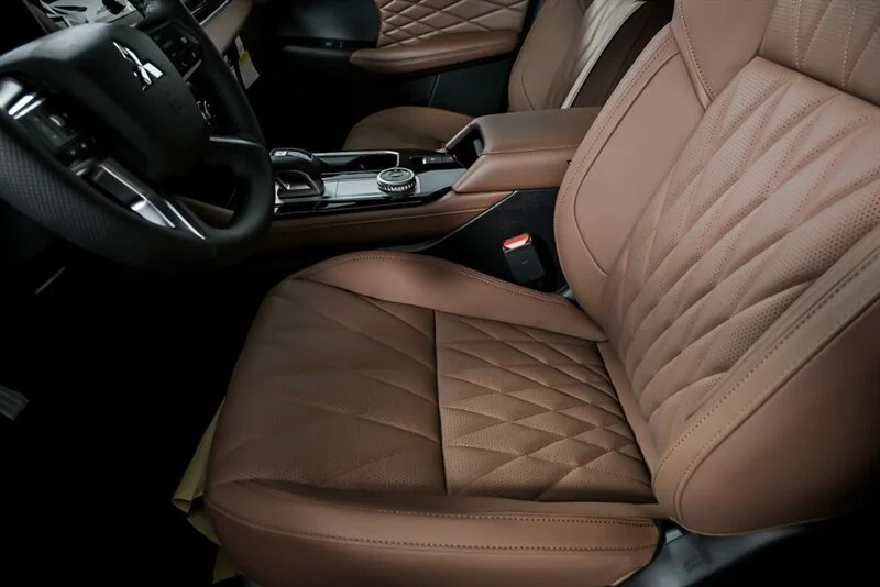 2025 Mitsubishi Outlander SEL - Photo 13