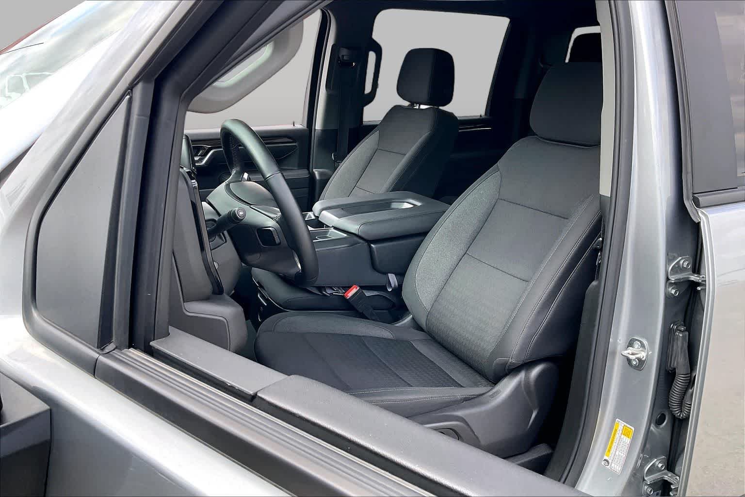 Used 2025 Sterling Gray Metallic Chevrolet LT image 9