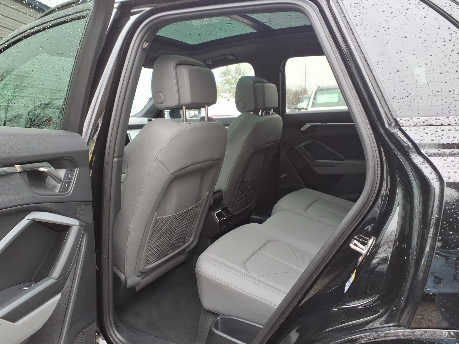 Used 2025 Mythos Black Metallic Audi S line Premium image 31
