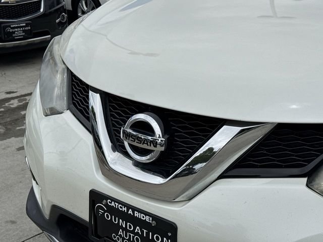 Used 2016 White Nissan SL image 27