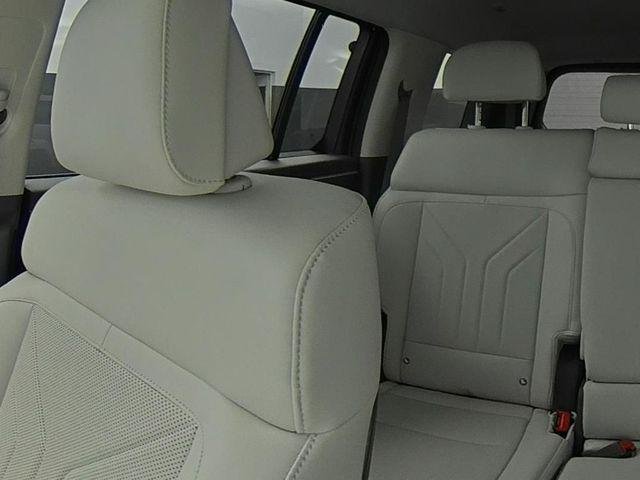 New 2027 White Hyundai SEL AWD image 40
