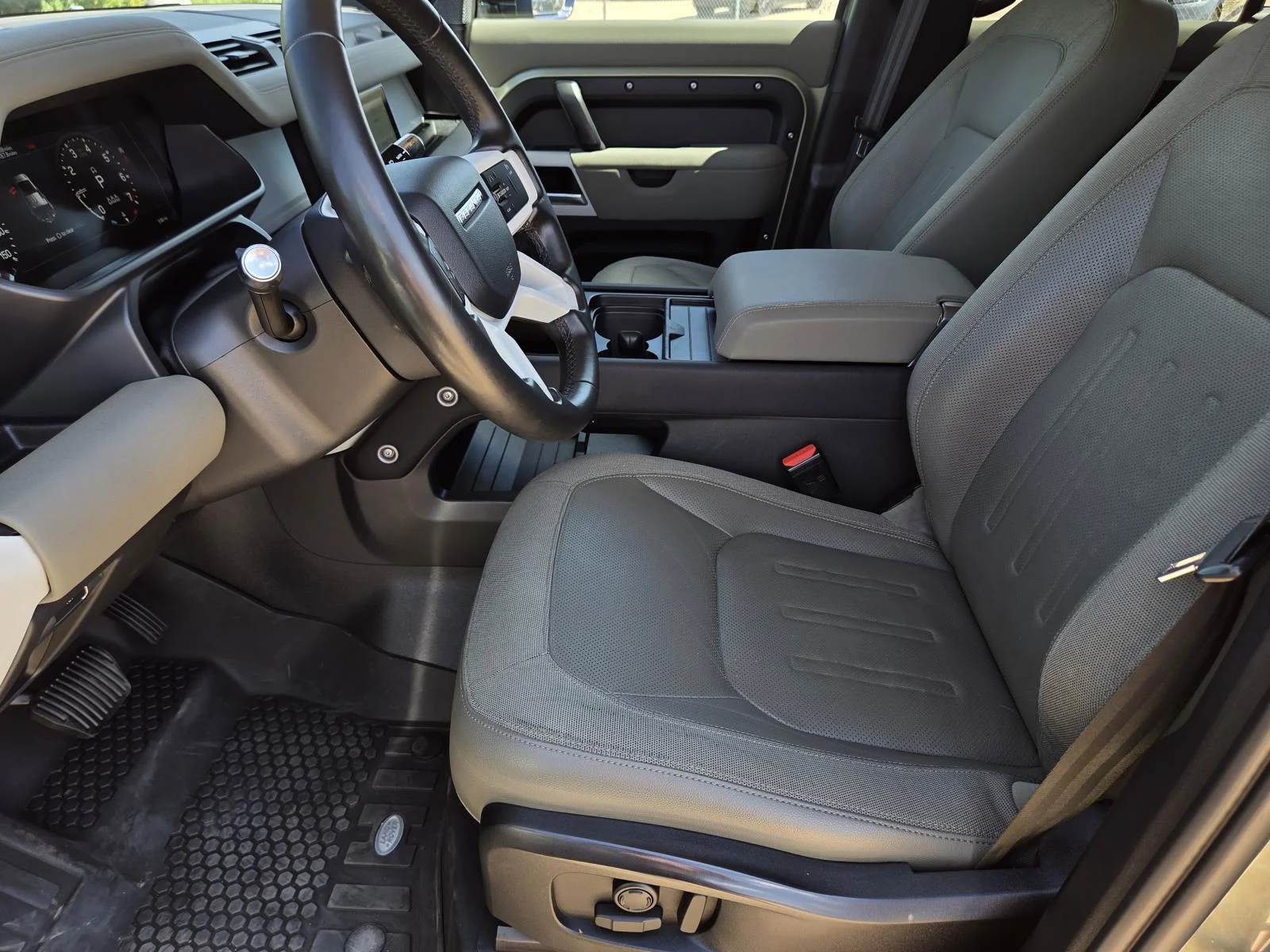 Used 2020 Pangea Green Metallic Land Rover SE image 33