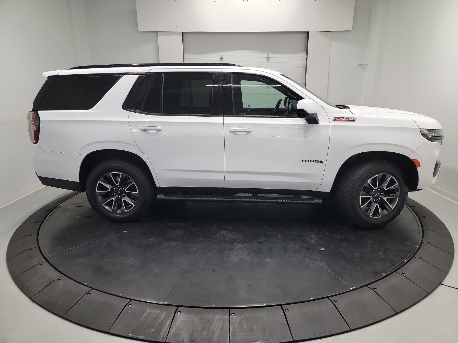 Used 2022 Summit White Chevrolet Z71 image 9