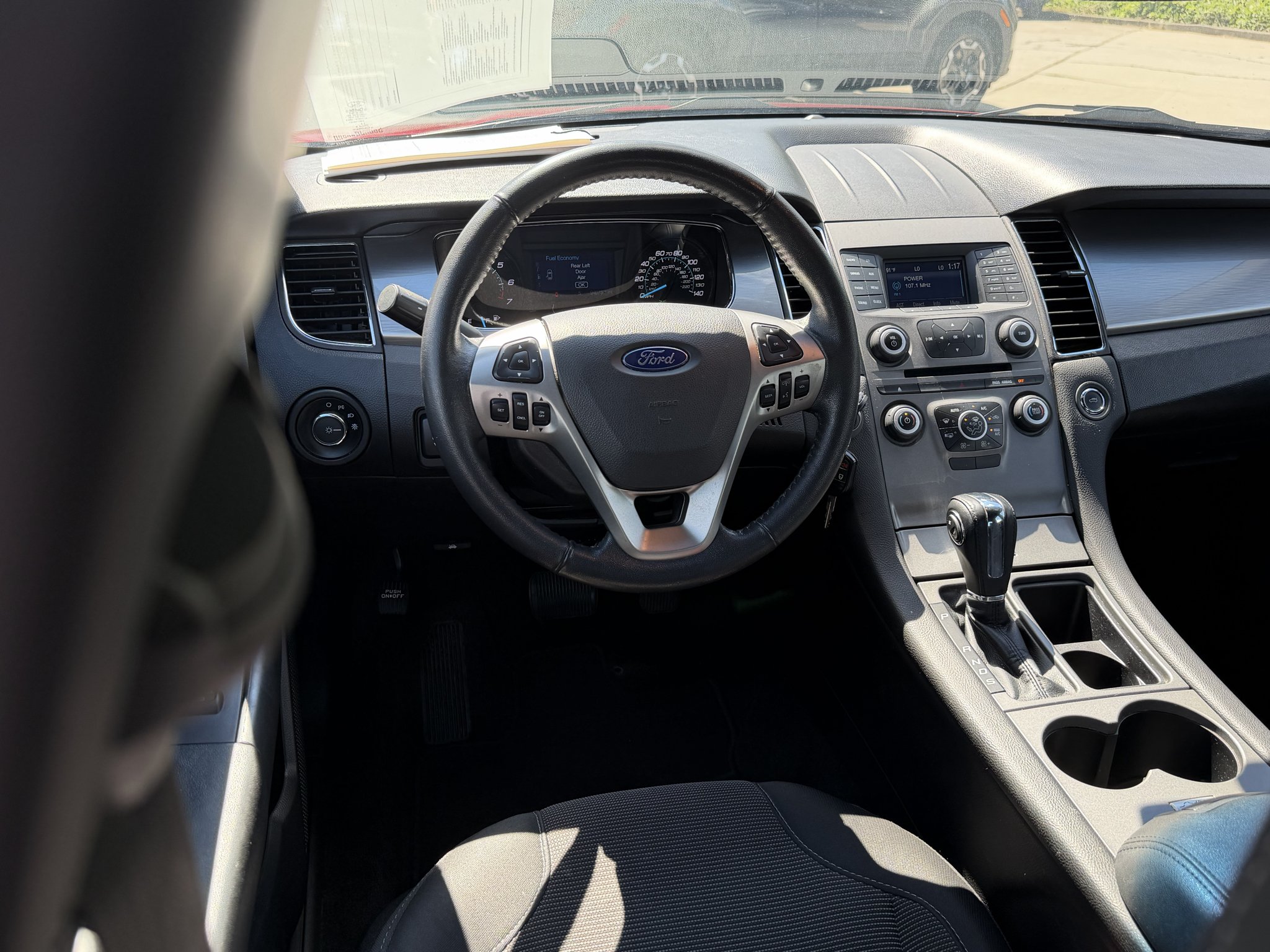 2018 Ford Taurus SEL - Photo 17