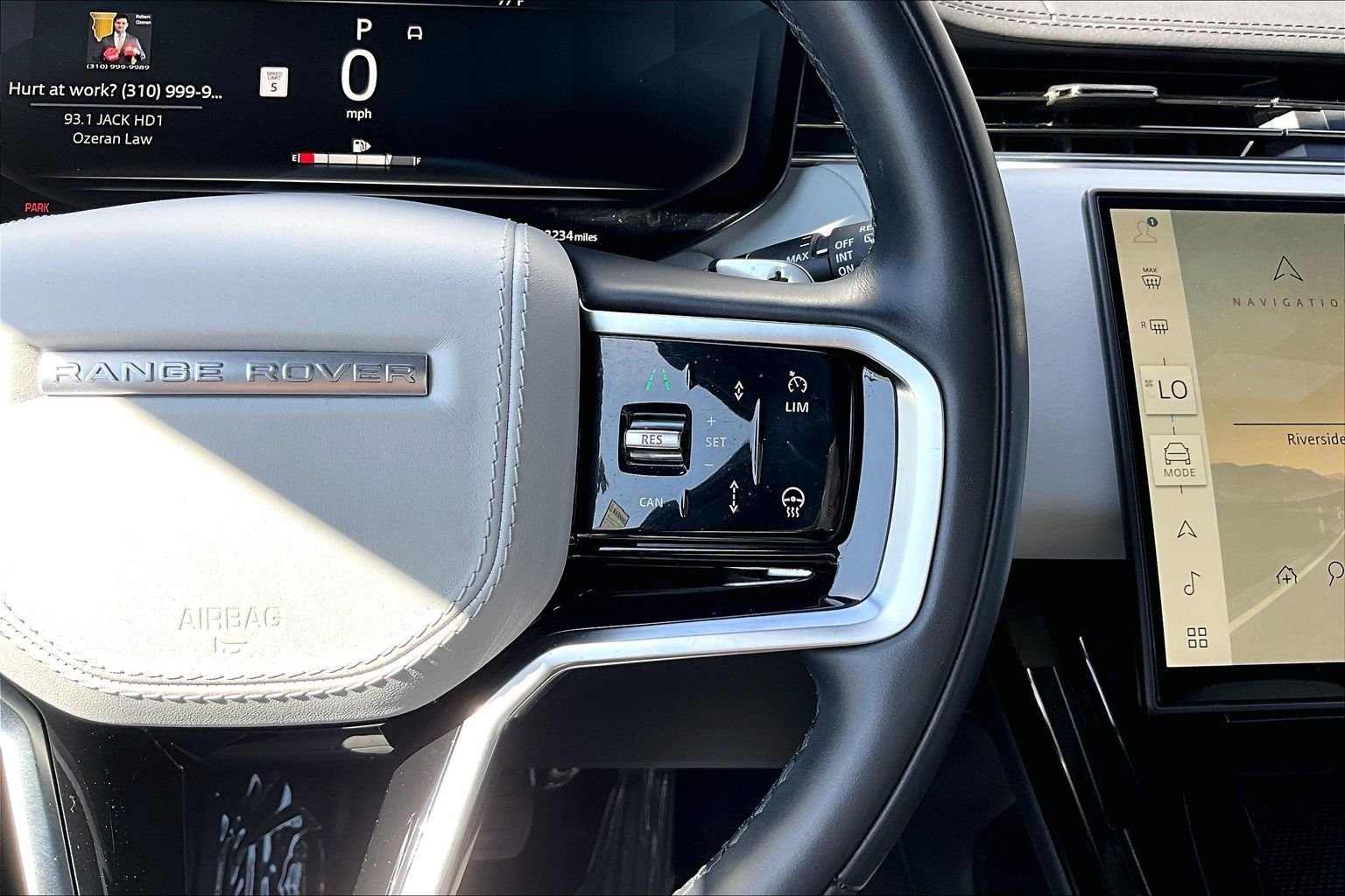 Used 2025 White Land Rover SE image 19