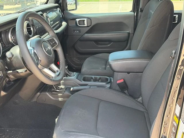 Used 2023 Black Jeep Overland image 18
