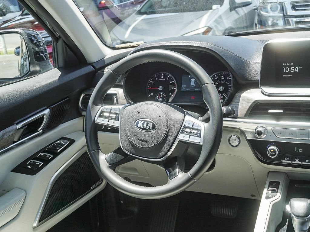 Used 2020 Black Kia EX image 17