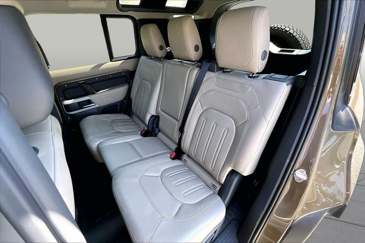 Used 2020 Gondwana Stone Metallic Land Rover HSE image 21