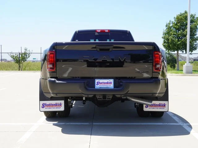 New 2027 Diamond Black Crystal Pearl-Coat Exterior Paint RAM Tradesman image 7