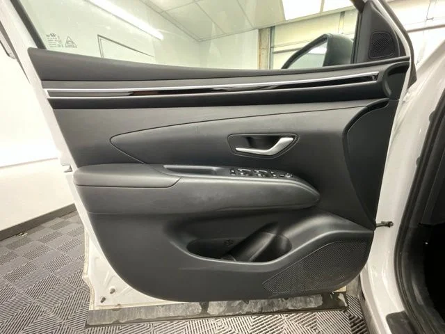 Used 2024 White Hyundai SEL image 10
