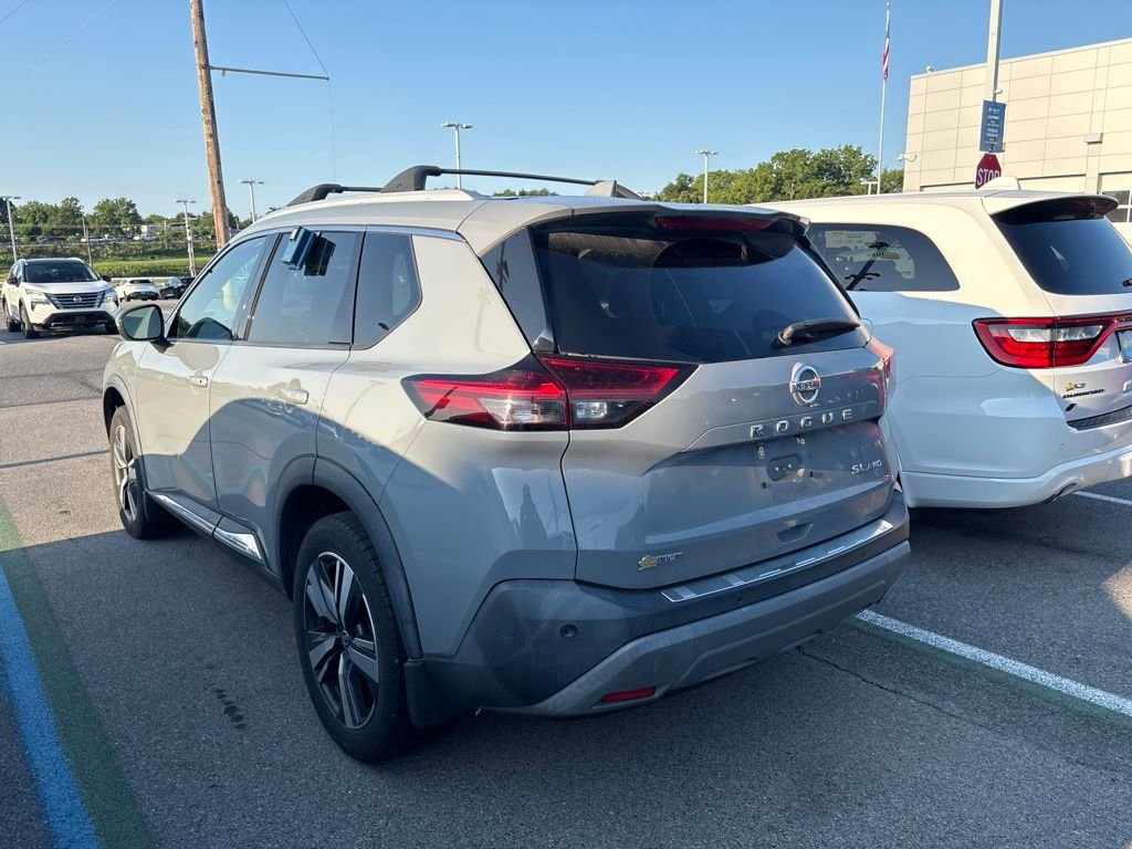 Used 2021 Gray Nissan SL image 9