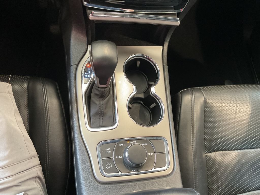 Used 2019 Gray Jeep Limited image 28