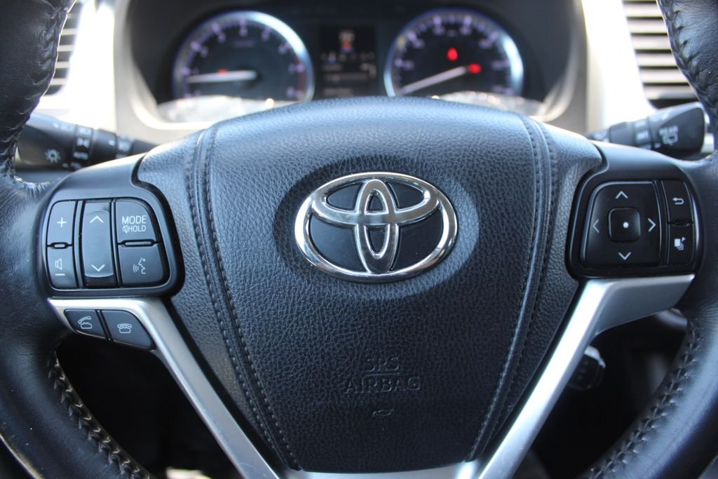 Used 2014 Gray Toyota Limited image 30