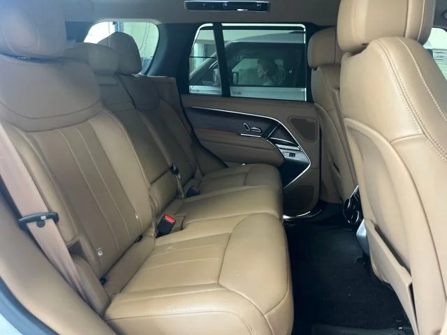 Used 2025 Fuji White Land Rover SE image 12