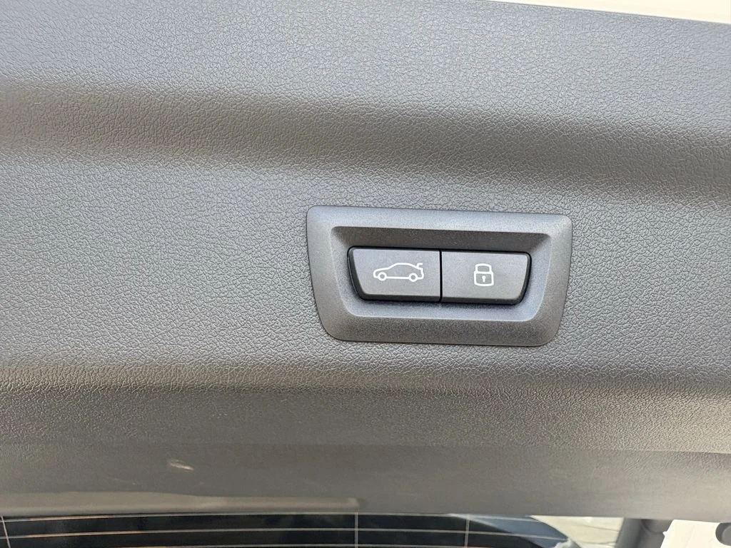 Used 2025 Alpine White BMW xDrive28i image 28