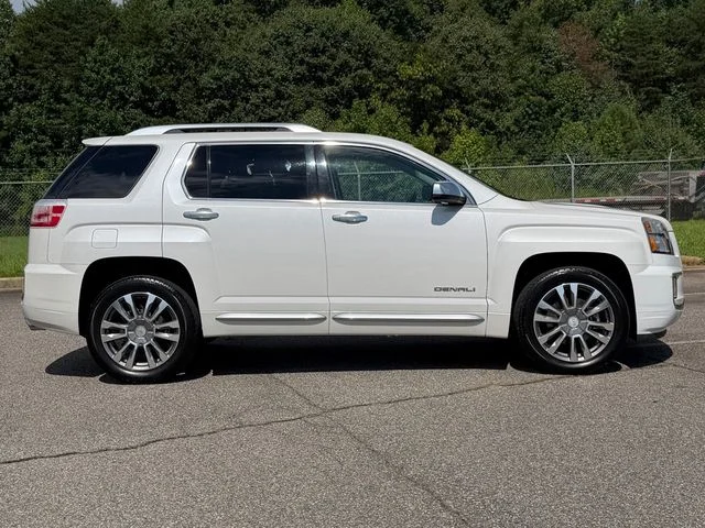 Used 2017 White GMC Denali image 33