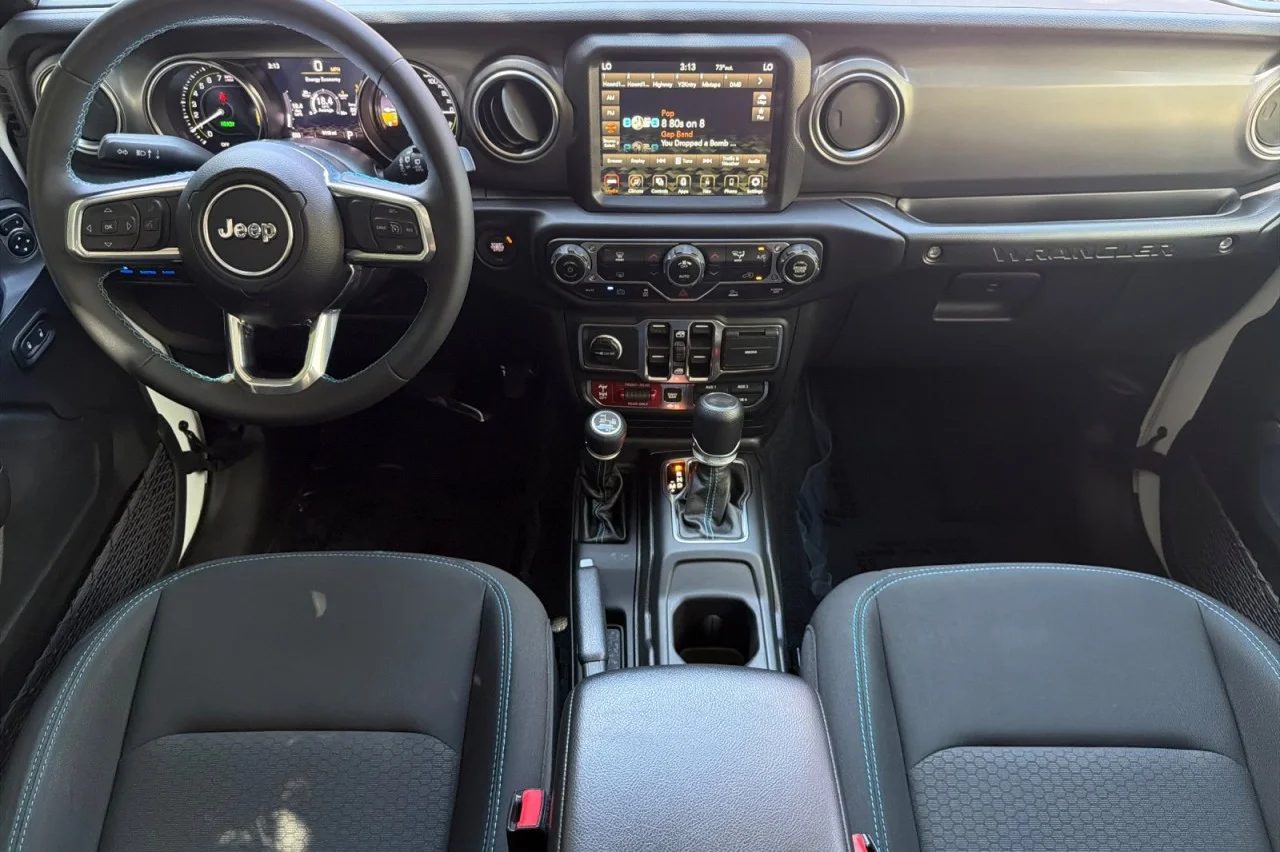 Used 2023 BRIGHT WHITE CLEAR Jeep Rubicon image 12