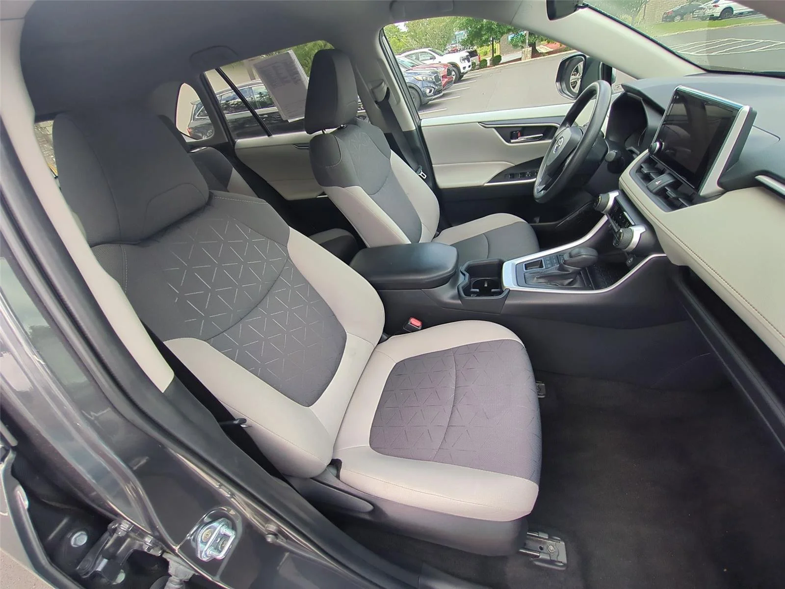 2024 Toyota RAV4 XLE - Photo 48