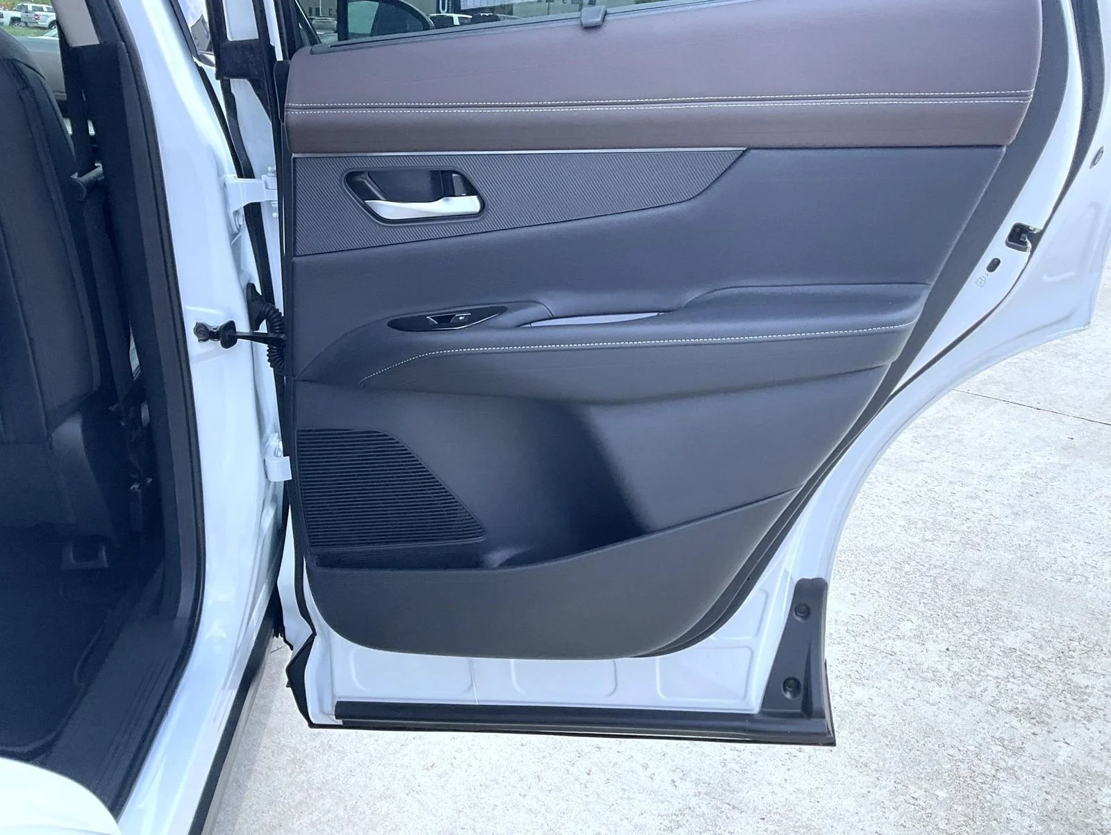 Certified Used 2025 White Nissan Platinum image 21