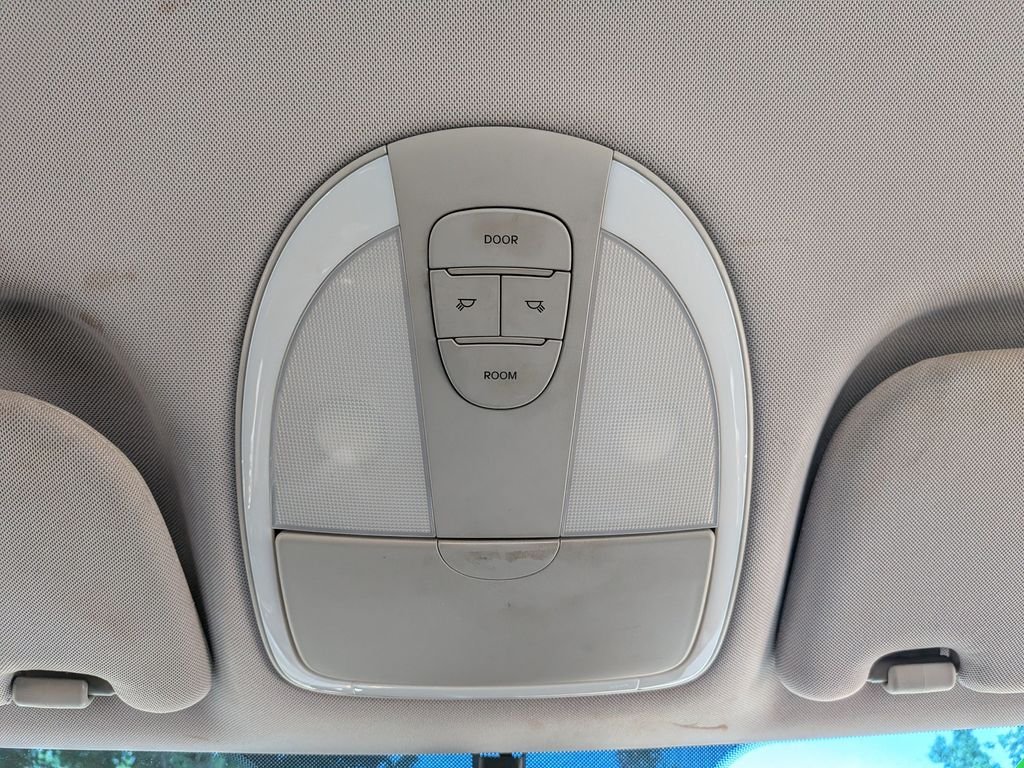 Used 2010 Gray Hyundai 3.8 image 21