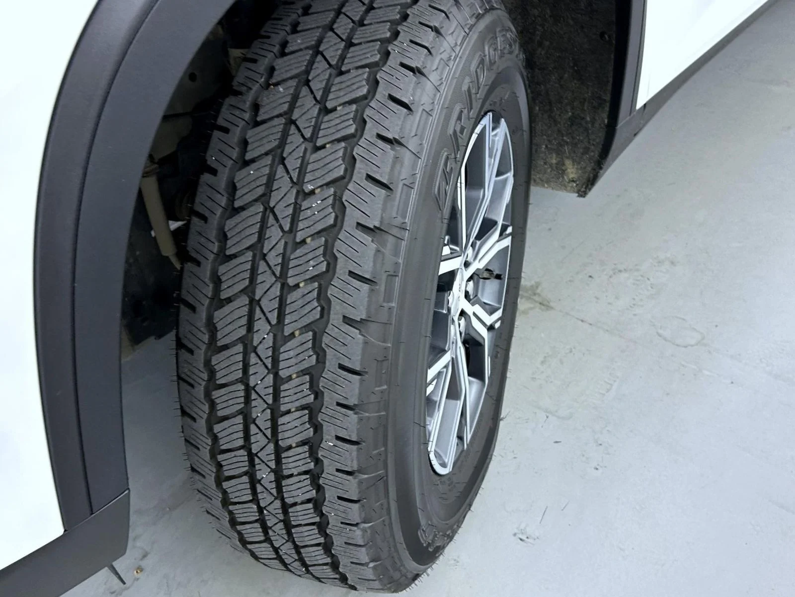 Used 2025 White GMC AT4 image 26