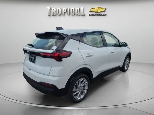 New 2027 Summit White Chevrolet LT image 5