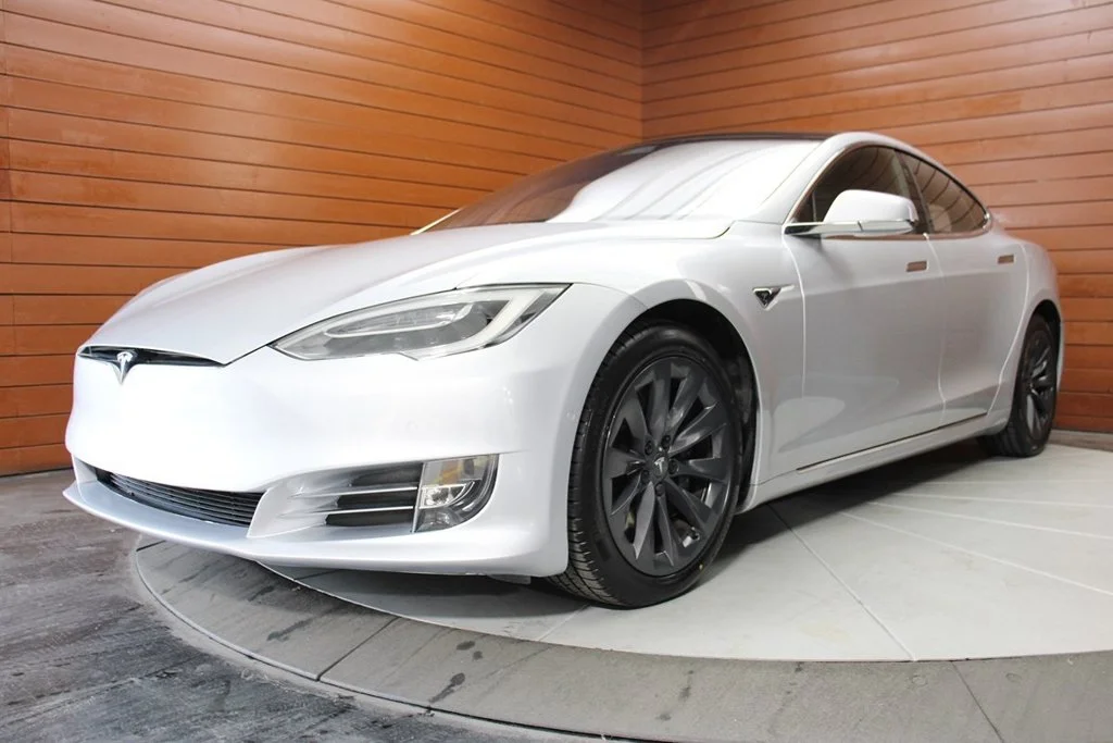 Used 2018 Obsidian Black Metallic Tesla  image 1