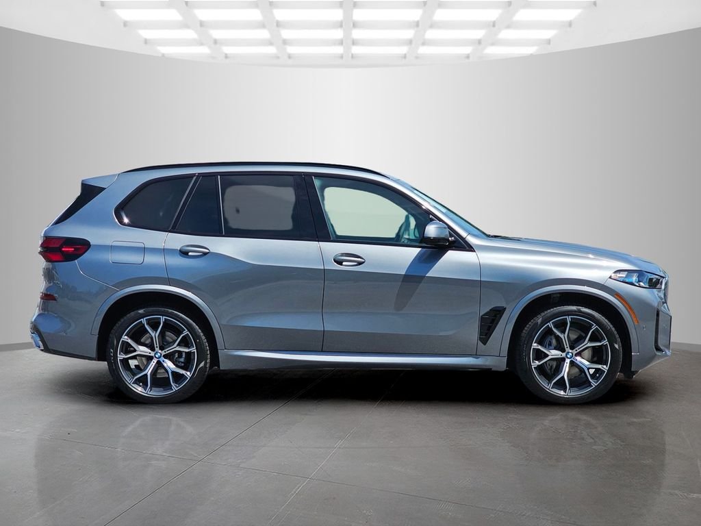 New 2026 Skyscraper Grey Metallic BMW sDrive40i image 7