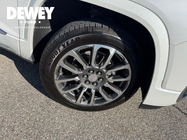 Used 2022 White Frost Tricoat GMC Denali image 15