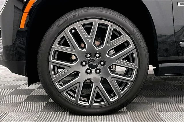 2025 GMC Yukon XL Denali Ultimate - Photo 10
