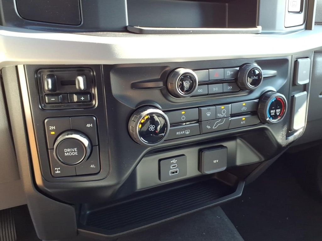 New 2027 Iconic Silver Metallic Ford F-350® XLT image 22