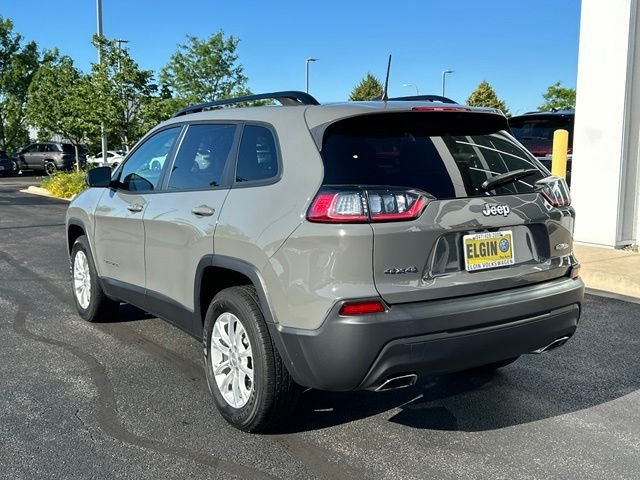 Used 2022 Gray Jeep Latitude Lux image 5