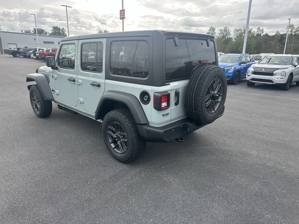 New 2027 Earl Clearcoat Jeep Sport S image 6