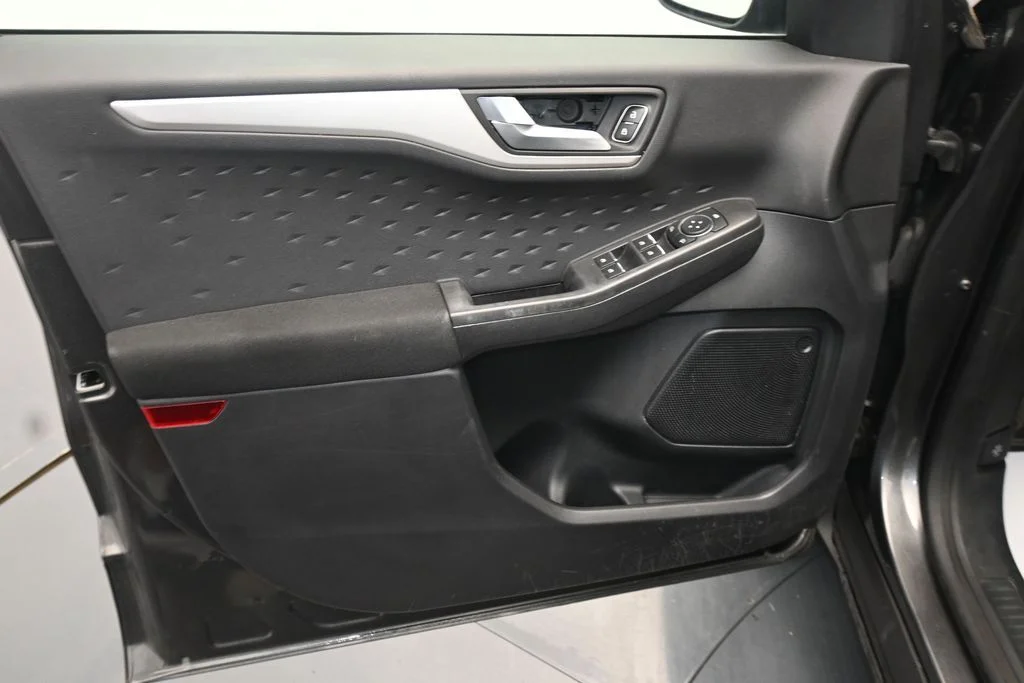 Used 2020 Gray Ford SE image 18