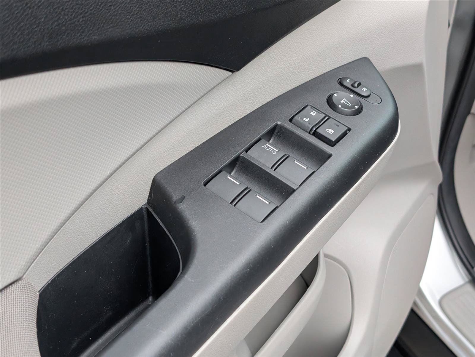 Used 2013 Silver Honda LX image 15